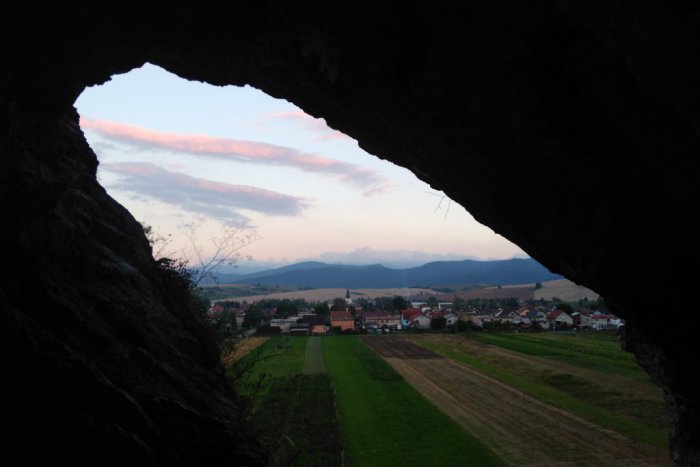 Ilustračný obrázok k článku POZNÁVAJTE LIPTOV: Liskovská jaskyňa a Jánošíkova päsť
