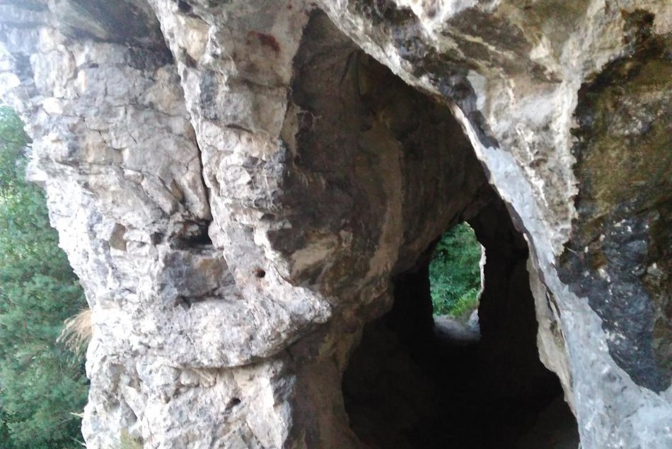 POZNÁVAJTE LIPTOV: Liskovská jaskyňa a Jánošíkova päsť