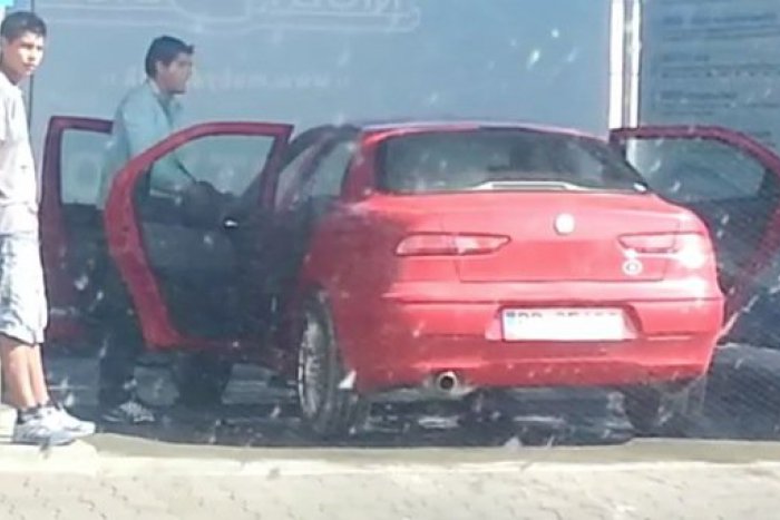Ilustračný obrázok k článku Toto video dobýja internet: Umývanie auta v Poprade ako z A je to!