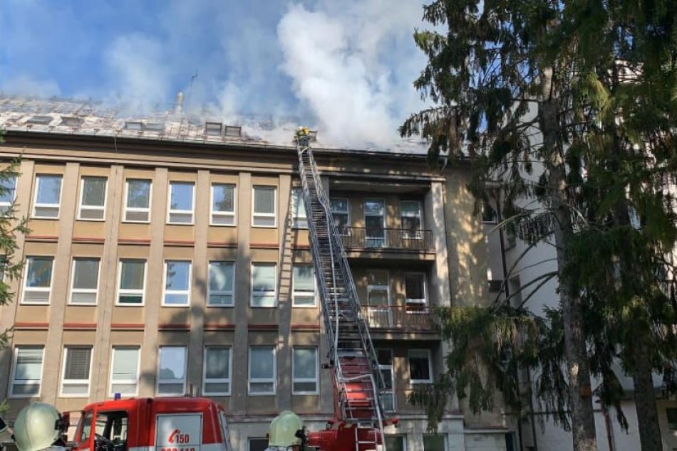 OBRAZOM: V nemocnici v Ružomberku vypukol požiar